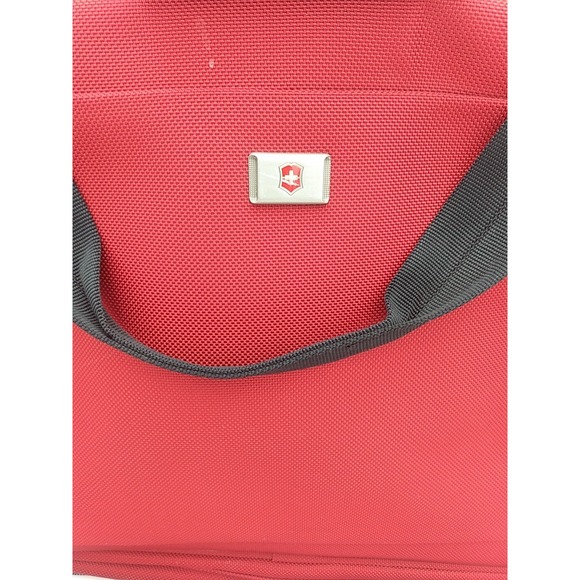 Victorinox Werks Red Duffel Convertible Backpack Suiter Expansion Luggage 20x13 - Picture 3 of 14